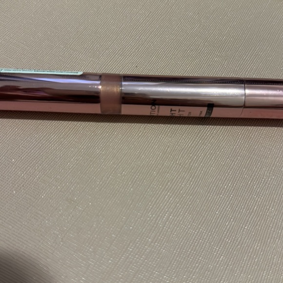 Revolution bright light highlighter - Picture 3 of 3